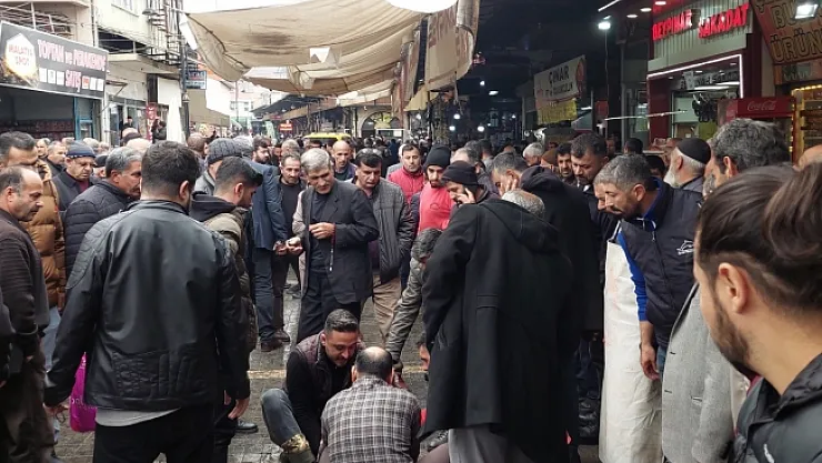 Seyyar satıcıların kavgası kanlı bitti: 1 ağır yaralı