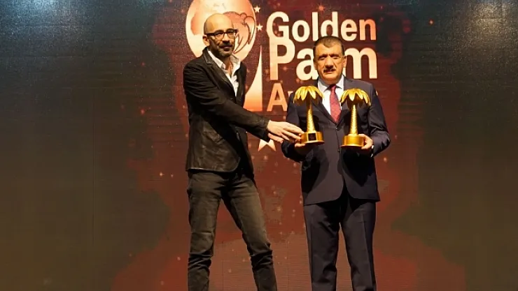 Belediye Başkanı Gürkan'a iki ödül