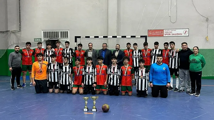 Hentbol'da şampiyon olmak için ter döktüler