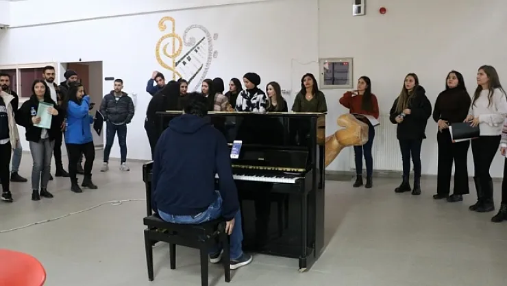 Kan bağışlayanlara piyano resitali