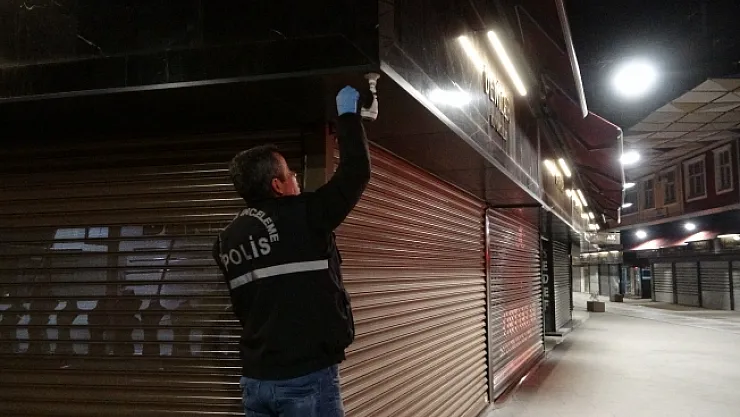 Malatya'da kuyumcular çarşısında hırsızlık girişimi kamerada