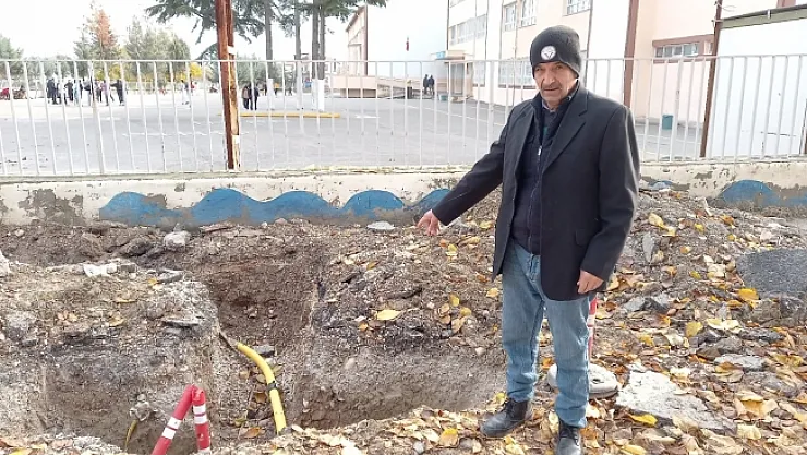 Okul önünde tehlike saçan doğalgaz çalışmasına tepki