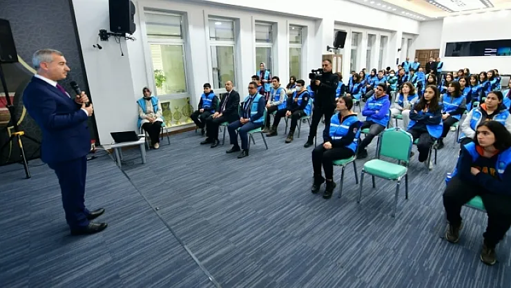 Yeşilyurt'ta, hizmetlere öğrencilerden büyük destek!