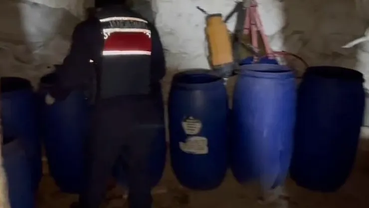 Jandarmadan sahte içki imalathanesine şafak baskını