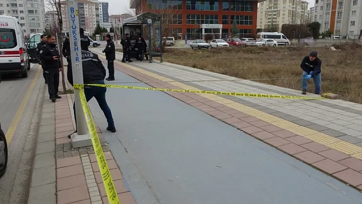 Polise saldırdı, jiletli düzenekle kendini yaraladı!