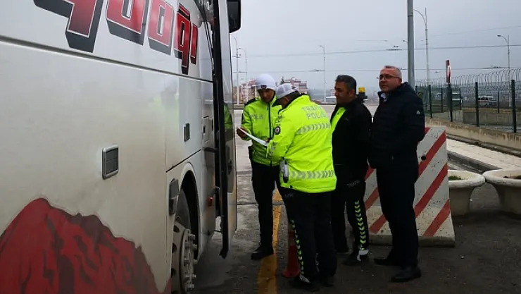 Polisten kış lastiği denetimi