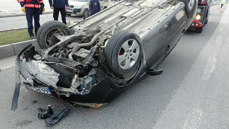 Refüje çarpan otomobil takla attı: 1 yaralı