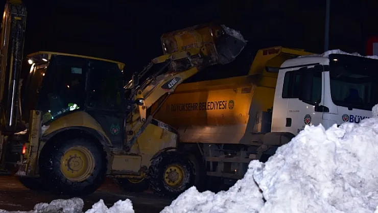 Büyükşehir kar mesaisinde…
