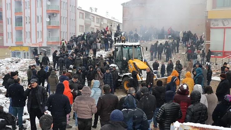 Malatya'da enkazda aramalar sürüyor