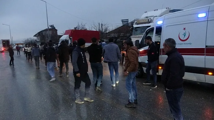 Depremzedeler ile nakliyeciler arasında taşlı sopalı kavga!