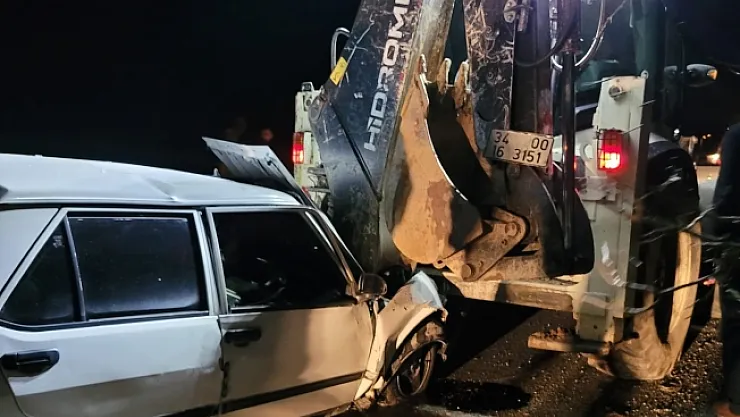 Otomobil ile iş makinesi çarpıştı: 1 yaralı