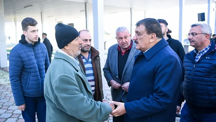 Başkan Gürkan vatandaşlarla bayramlaştı