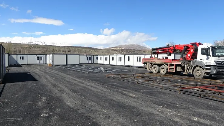 Depremzede esnaf için konteyner çarşı kuruluyor