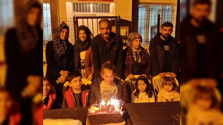 Depremzede minik Zehra'ya doğum günü sürprizi