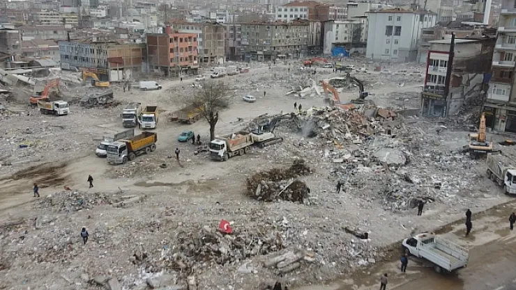 Enkazlar kaldırıldıkça boşluklar artıyor