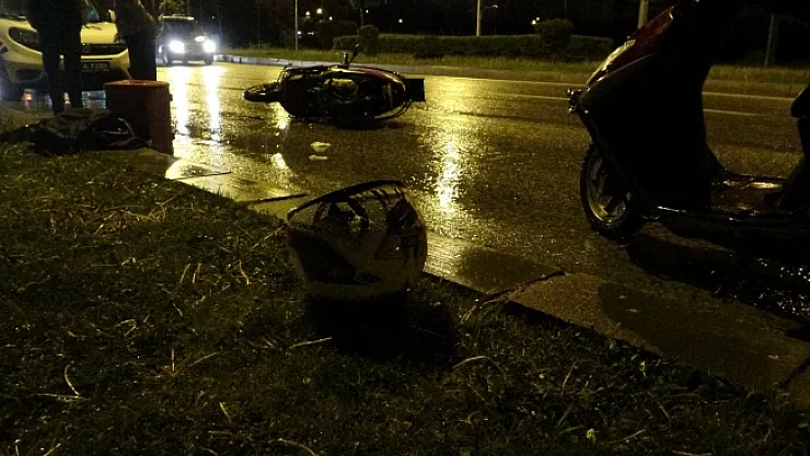 Hafif ticari araç motokuryeye çarpıp kaçtı: 2 yaralı