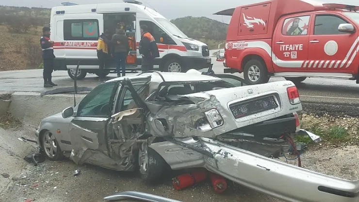 İki ayrı kazada: 3 kişi yaralandı