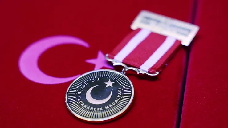 Katipoğlu'na Devlet Üstün Fedakarlık madalyası verildi