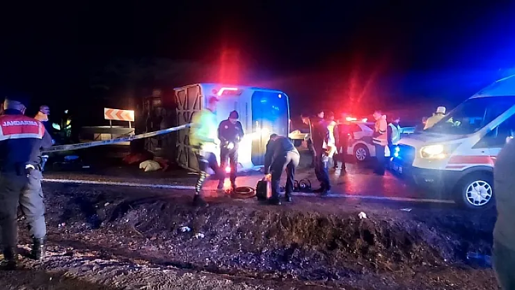 Malatya'dan dönen belediye personelleri kaza yaptı: 3 ölü, 18 yaralı