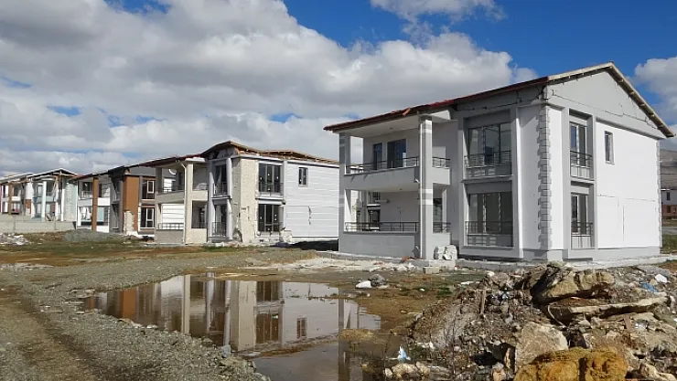 Milyonluk villalar harabeye döndü