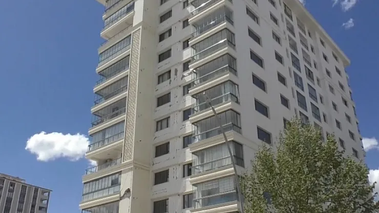 Tehlike oluşturan binanın yıkılmasını istiyorlar