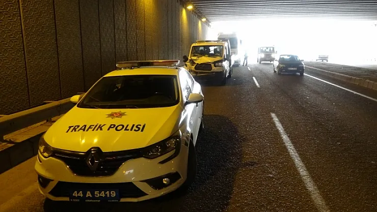 Akaryakıt tankeri ile kamyonet çarpıştı: 1 yaralı