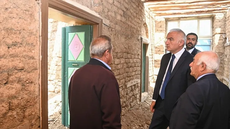 Bakan Ersoy, onarımları süren Cemevlerini ziyaret etti