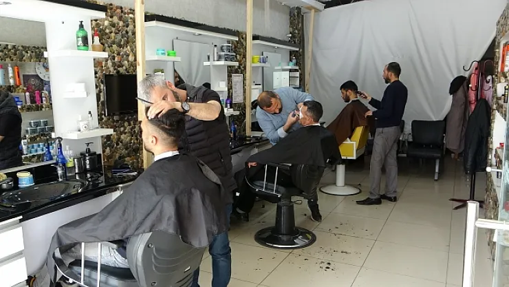 Depremzede kuaförlerden meslek dayanışması
