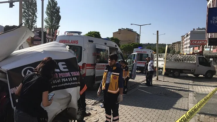 Freni patlayan tır kırmızı ışıkta bekleyen araçların arasına daldı