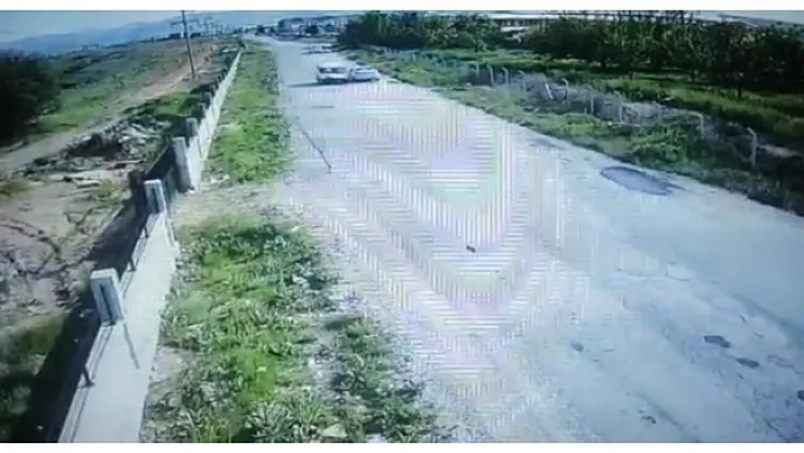 Hafif ticari araçla otomobilin kafa kafaya çarpıştı