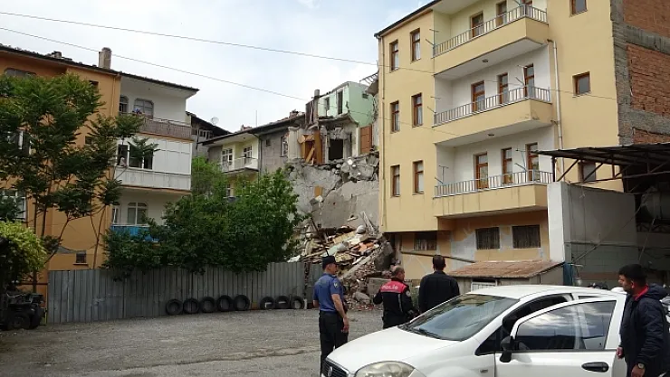 &quotHasarlı bina çöktü" ihbarı polisi alarma geçirdi