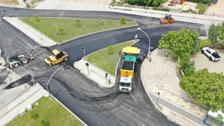 Altyapısı tamamlanan Aspuzu Caddesinde asfalt yenileme çalışmaları yapılıyor