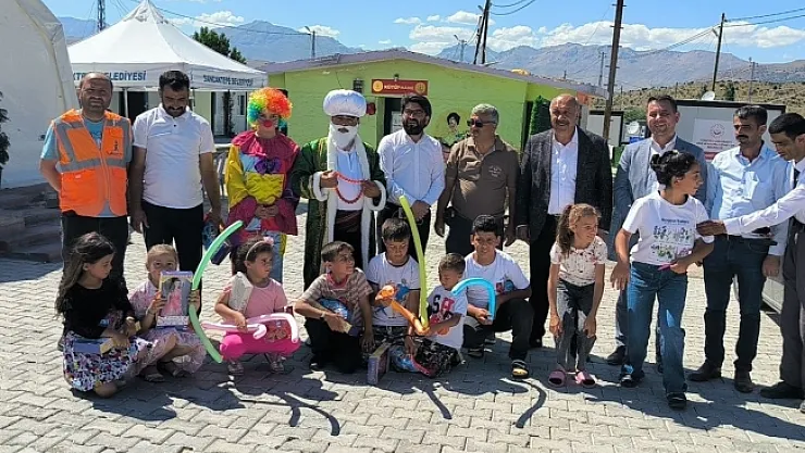 Başkan Zelyurt depremzede vatandaşlar bayramlaştı