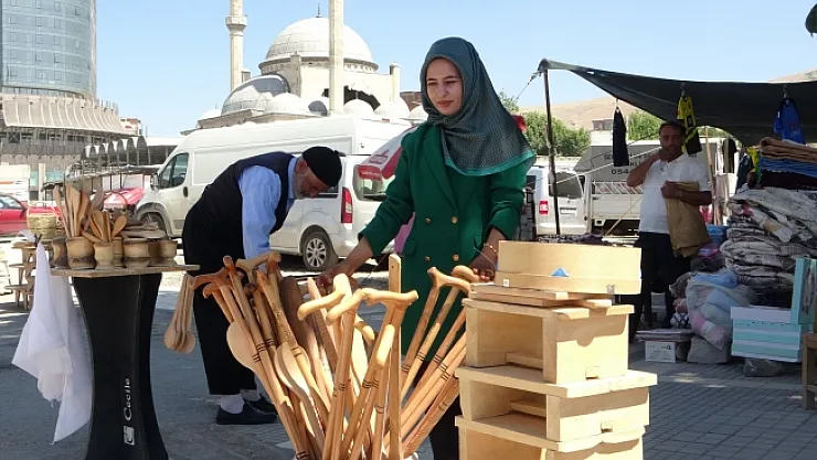 162 gündür yıkılan iş yerinin bulunduğu yerde satış yapıyor