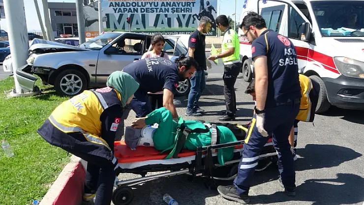 Kazada şoka giren sürücü araçtan inmek istemedi