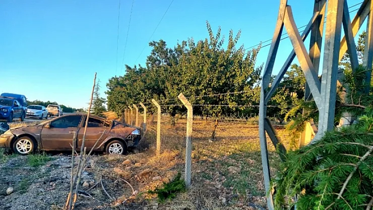 Aydınlatma direğine çarpan araç takla attı: 1 yaralı