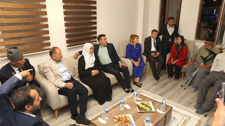 Bakan Özhaseki'den deprem bölgesinde tamamlanan köy evlerine ziyaret