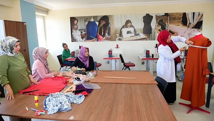 Hazır giyim kursu yoğun ilgili görüyor