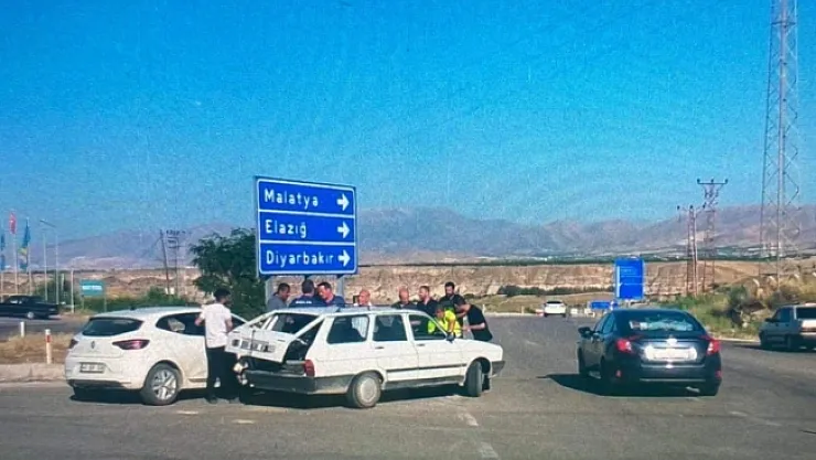 İki araç çarpıştı: 2 yaralı