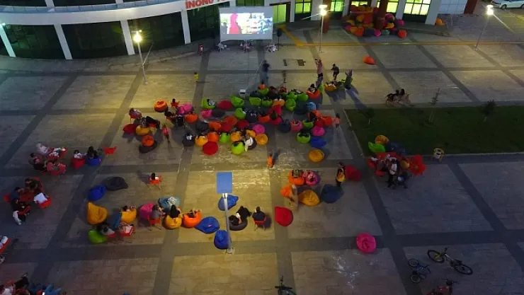 İletişim Fakültesi'ndeki &quotSevginin Gücü" filmine yoğun ilgi