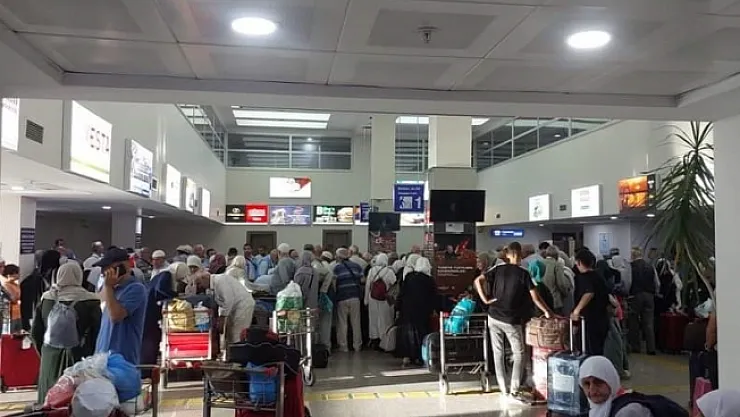 Malatyalı hacıların yurda dönüşü başladı