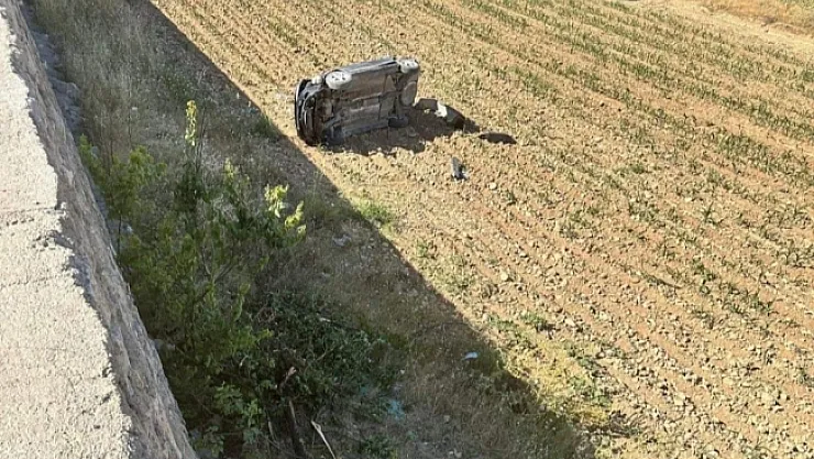 Otomobil tarlaya uçtu: 1 yaralı
