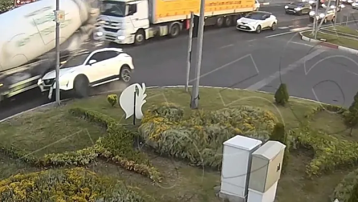 Trafik kazaları kameraya yansıdı