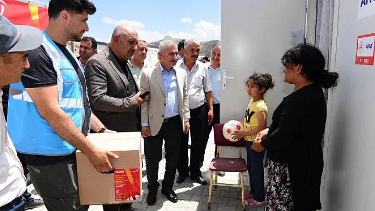 Yeşilyurt'ta depremzedelere yardımlar sürüyor
