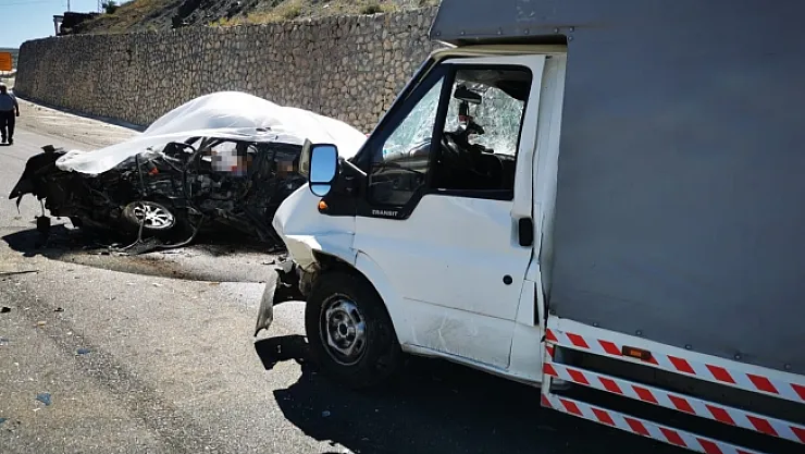 Feci kaza: 2 ölü, 1 yaralı