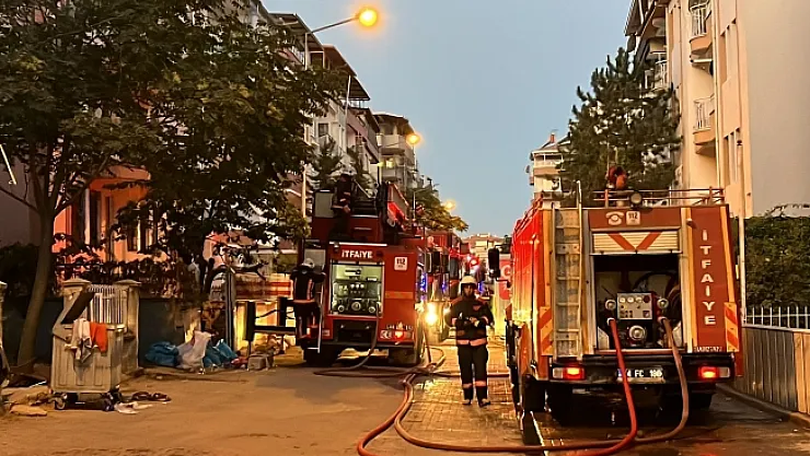 Malatya'da iki binanın çatısında yangın