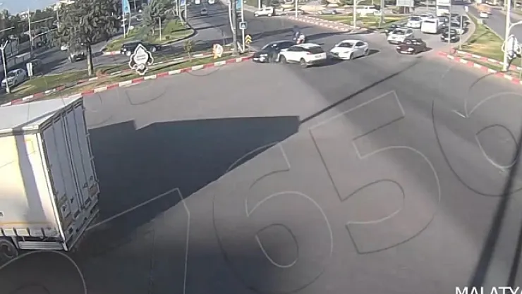 Trafik kazaları kameraya yansıdı