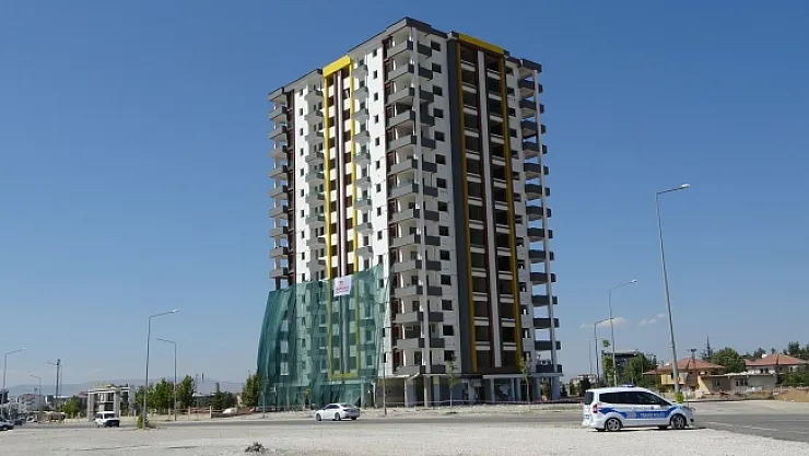 15 katlı bina saniyeler içinde patlayıcı ile yerle bir oldu