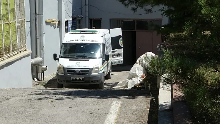 27 yaşındaki genç, göğsünden silahla vurulmuş halde bulundu