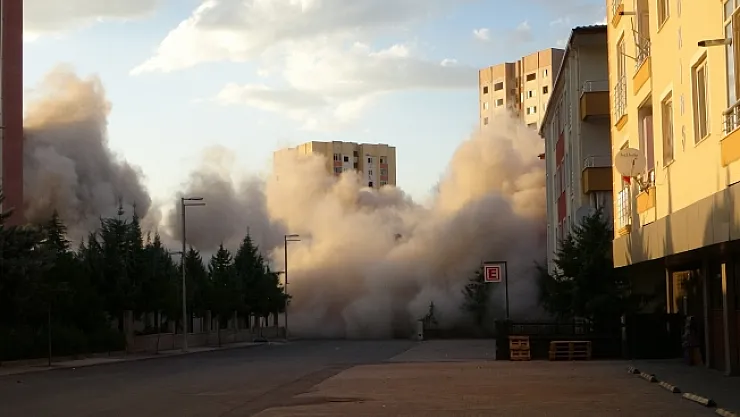 Yeşil Evler'de patlatıcıyla yıkımlar başladı